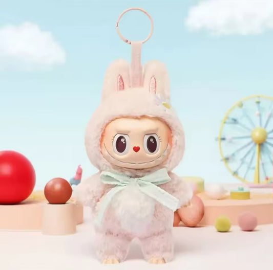 Labubu “Have a Seat – Série Mokoko” (Plush pendente – ~17 cm)