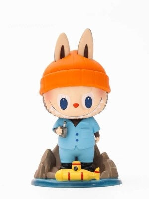 Labubu "Garden Explorer" (Pelúcia Aventureira - ~30 cm)